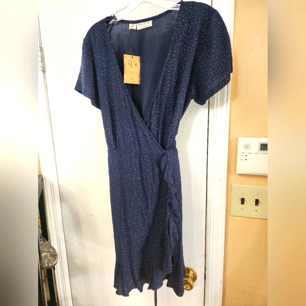 Tree of Life.Navy blue dress wyth pink color dots. Size L.NWT